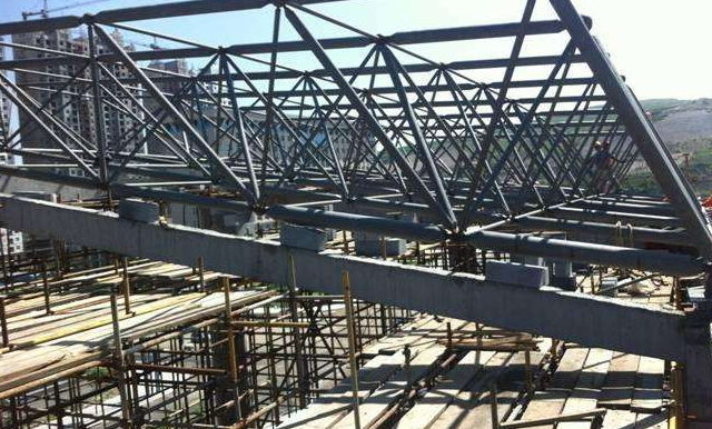 日照简述网架公司的黑色压型钢板的吊装步履